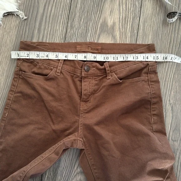 Dittos Light Brown Jeans
Dittos Jessica Mid-Rise Nutmeg Brown Jeggings
Size 26 - Picture 11 of 13